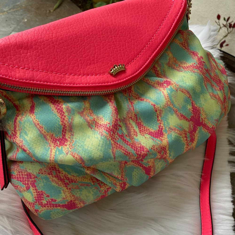 juicy couture vibrant purse with multiple pockets